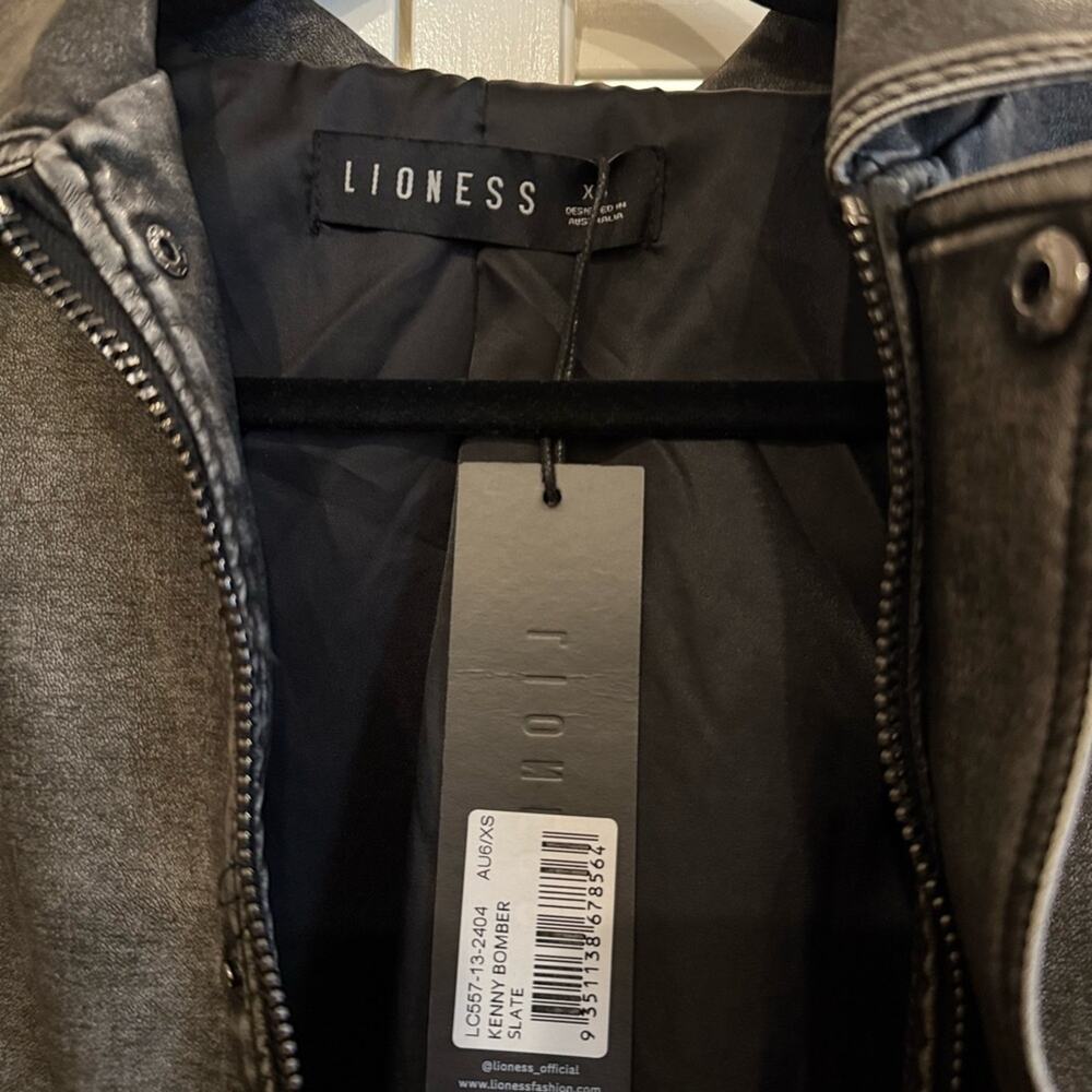 NEW NWT Lioness Kenny Bomber Jacket in Slate XS - Picture 3 of 7